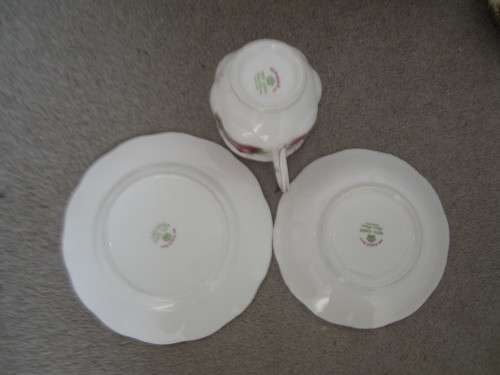 ROYAL ALBERT OLD COUNTRY ROSES TRIO CUP SAUCER & TEA PLATE