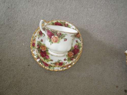 ROYAL ALBERT OLD COUNTRY ROSES TRIO CUP SAUCER & TEA PLATE