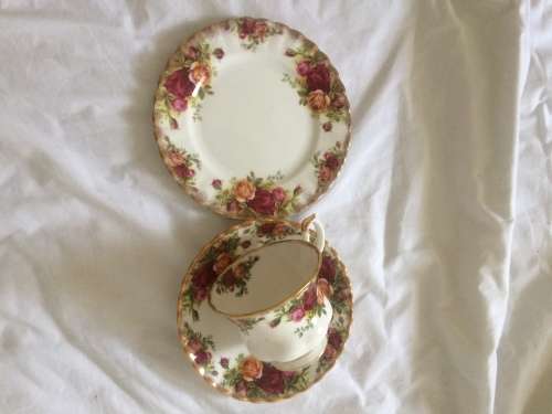 ROYAL ALBERT OLD COUNTRY ROSE TRIO, TEA CUP, SAUCER, TEA PLATE