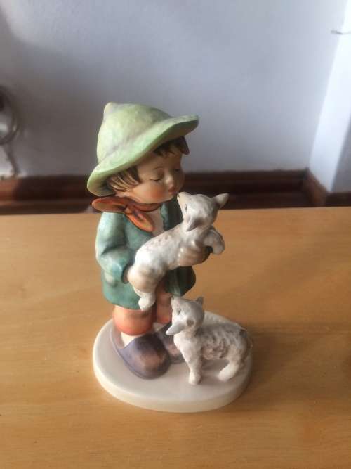 VINTAGE GOEBEL HUMMEL SHEPHERD BOY WITH LAMBS