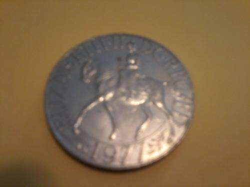1977 Elizabeth 2 crown coin