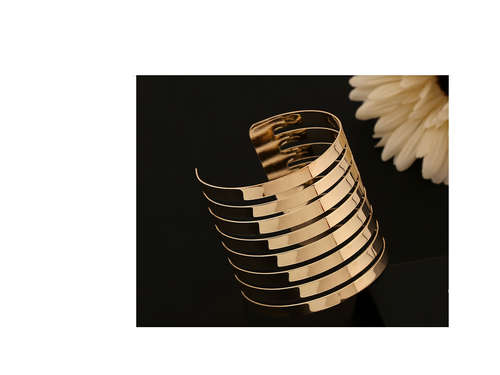 18CT GOLD PLATED LADIES CUFF BRACELET  **STOCK ON HAND**