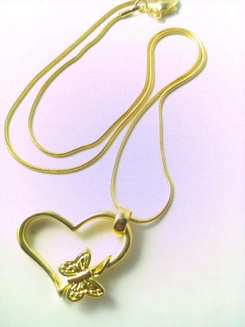 GOLD PLATED LADIES FASHION "BUTTERFLY AND HEART"  PENDANT AND CHAIN