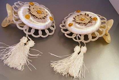 ~R10~ SET OF 2 WHITE CURTAIN TIE BACK CLIPS