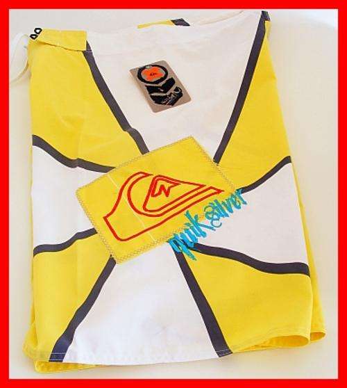 MENS QUIKSILVER BOARD SHORTS - SIZE:32