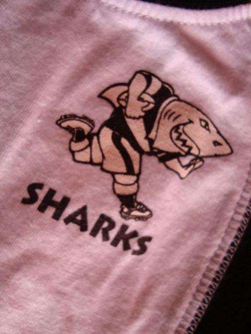 Qute Baby SHARKS 2 Piece Set + FREE Sharks Car sign