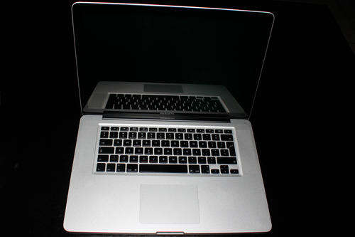 Macbook Pro 15" - 2.4 GHz Code 2 Duo - Excellent condition!!!!