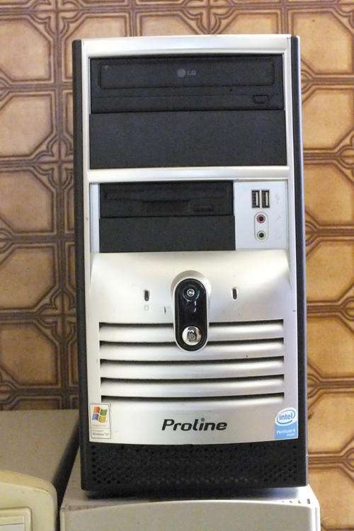 Proline Core2Duo 3GHZ,4GB,160GB,Win 7 starter, 17" Mon. key & Mouse