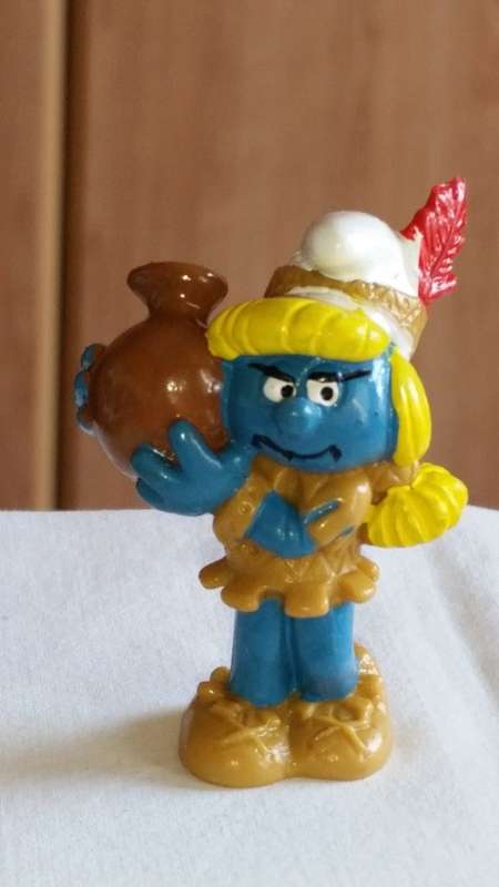 1982 SCHLEICH MODEL 20167 - INDIAN SMURFETTE - W BERRIE CO - HONG KONG