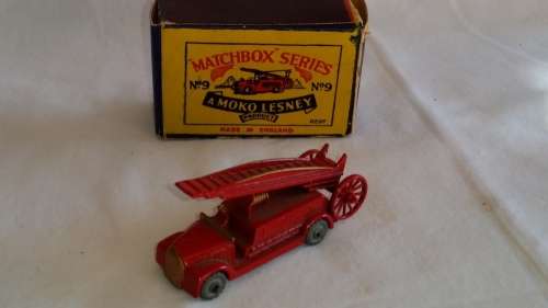 1958 MATCHBOX MOKO LESNEY-  SERIES 9B  - DENNIS FIRE ESCAPE ENGINE  - MADE IN ENGLAND
