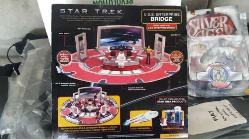 1999 - STAR TREK - USS ENTERPRISE BRIDGE & CAPTAIN KIRK PLAYSET