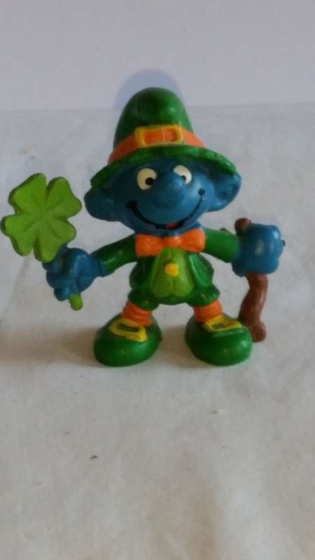 1982 SCHLEICH 20176  - ST PATRICK SMURF (GREEN CLOTHING) - PEYO - MADE IN PORTUGAL