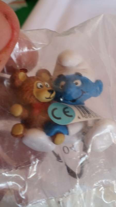 1984 SCHLEICH 20205  - BABY SMURF WITH TEDDY - PEYO - MADE IN CHINA