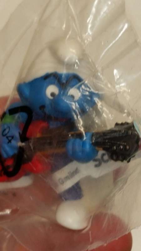 1997 SCHLEICH 20449 - LEAD GUITAR PLAYER SMURF - SCHLEICH PEYO - MADE IN CHINA