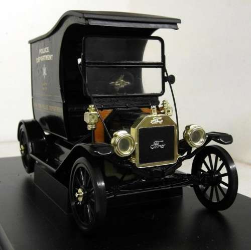 UNIVERSAL HOBBIES 1/18 - 4303 FORD MODEL T PADDY WAGON POLICE PATROL