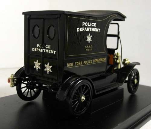 UNIVERSAL HOBBIES 1/18 - 4303 FORD MODEL T PADDY WAGON POLICE PATROL