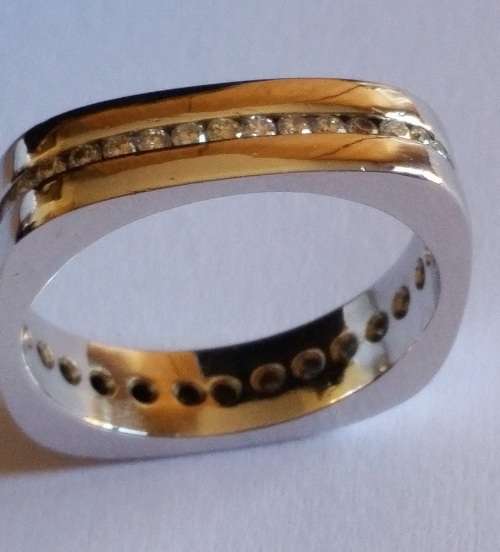 NO RESERVE, NO BUY NOW, HIGHEST BIDDER WINS  - 18ct WHITE GOLD MEN'S  DIAMOND  RING - 0.83 ct