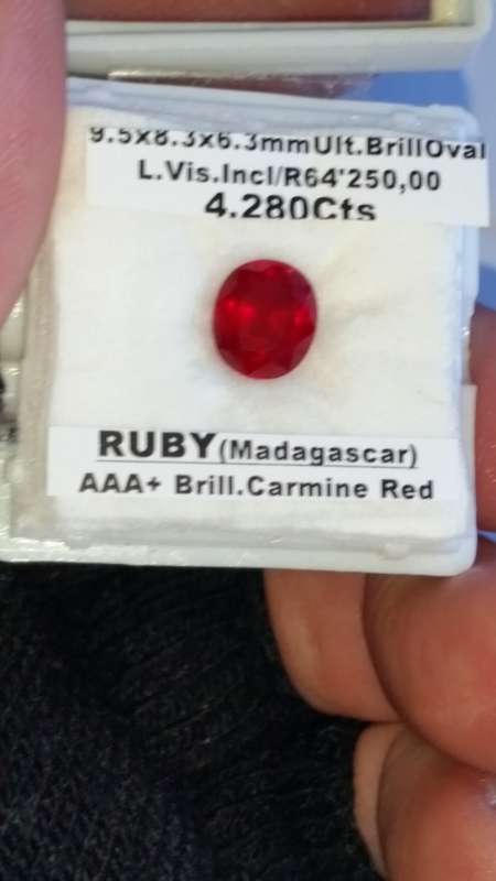 4.28 cts ULTRA BRILLIANT OVAL RED MADAGASCAR RUBY
