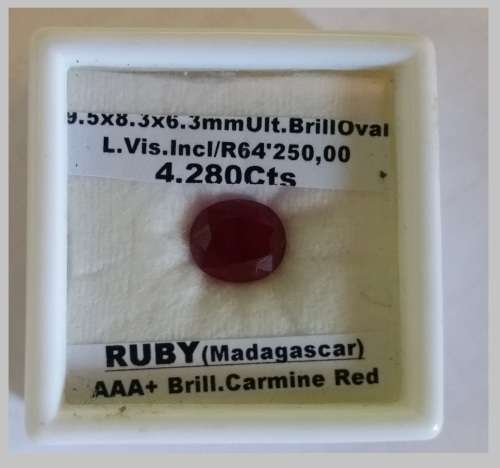 4.28 cts ULTRA BRILLIANT OVAL RED MADAGASCAR RUBY