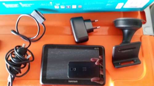 TOMTOM GO LIVE GPS MODEL 4CR5.002.02 (4CR52)