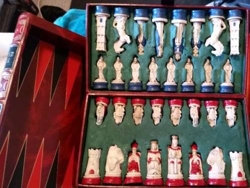 XEQUE MATE LIMITED EDITION HAND MADE CHESS SET - THE CRUSADERS