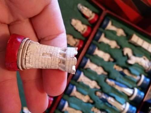 XEQUE MATE LIMITED EDITION HAND MADE CHESS SET - THE CRUSADERS