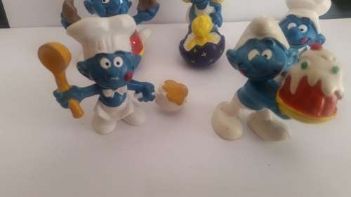 SMURFS - LOT 4 - FIVE SMURFS - ORIGINAL AND IN MINT CONDITION
