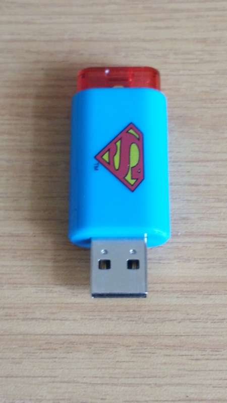 8 GB FLASH DRIVE USB 2.0 - DC COMICS SUPERMAN - LIMITED EDITION