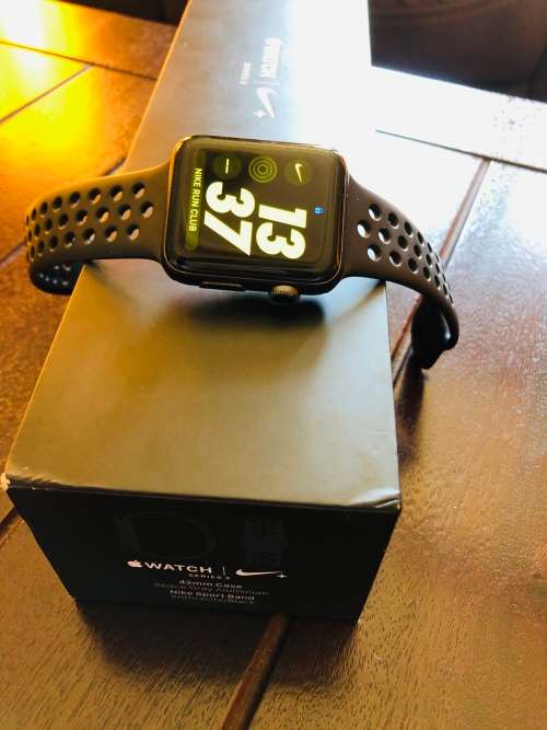 Apple Watch Series 3 NIKE EDDITION WITH GPS + Cellular 42MM