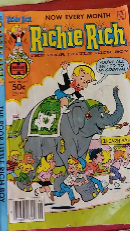 SET OF 5 RICHIE RICH COMICS