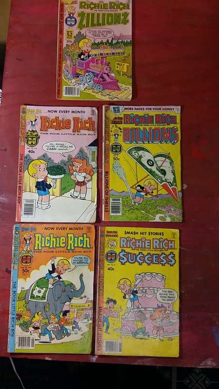 SET OF 5 RICHIE RICH COMICS