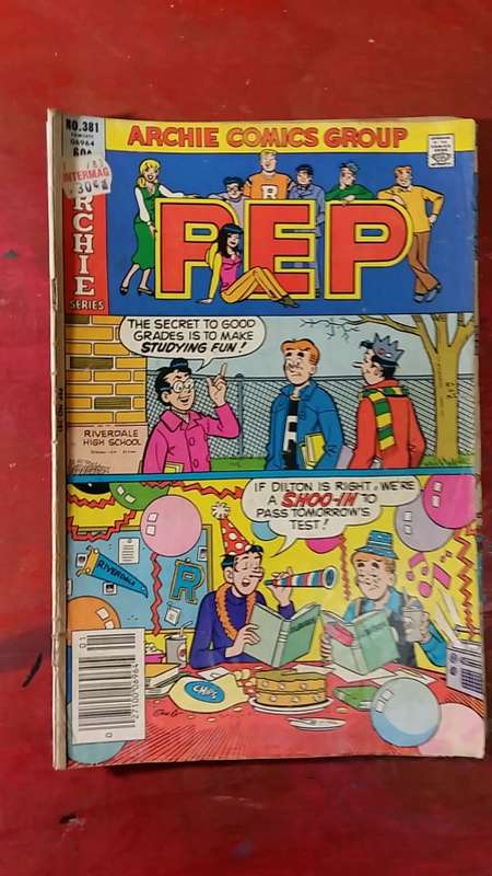 SET OF 5 COLLECTABLE ARCHIE PEP COMICS