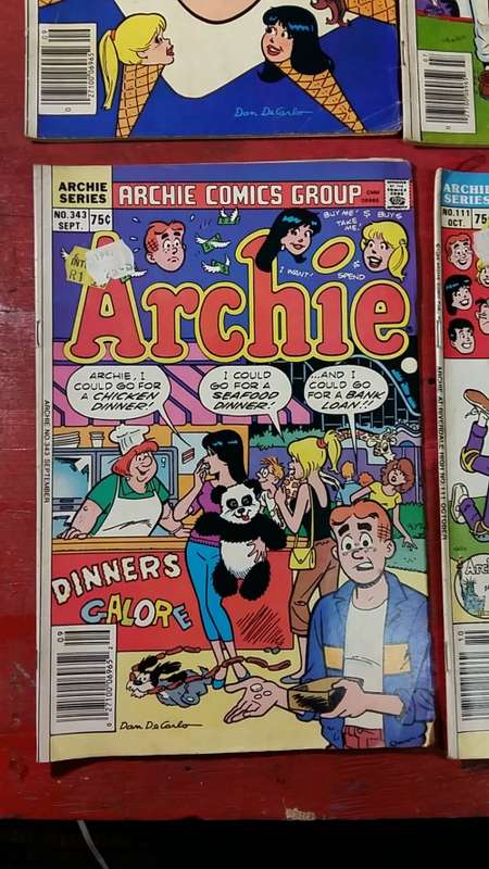 SET OF 5 COLLECTABLE ARCHIE  COMICS