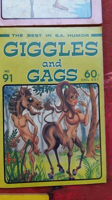 SET OF 5 COLLECTABLE GIGGLES AND GAGS BOOKS FROM THE 1980'S BY LENCEL
