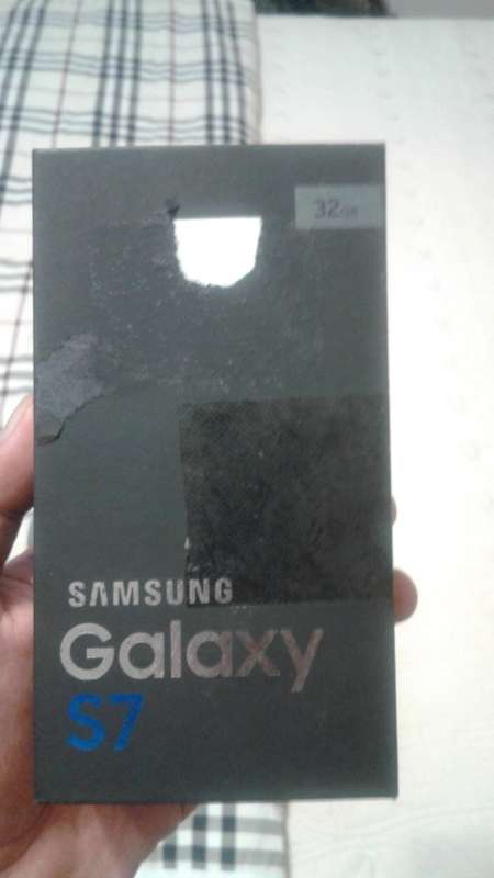 S7 32 gig + Gearfit + Wireless Charger