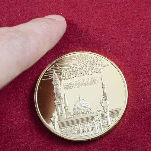 King Of Saudi Arabia II 1oz .999 24k Gold Clad Coin.