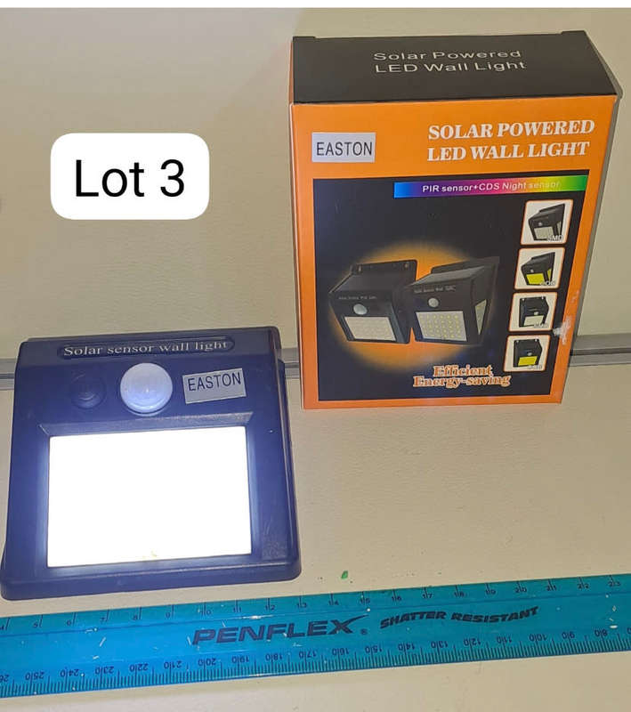 Solar powered led wall light