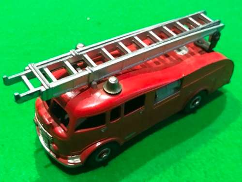 DINKY FIRE ENGINE 555/955