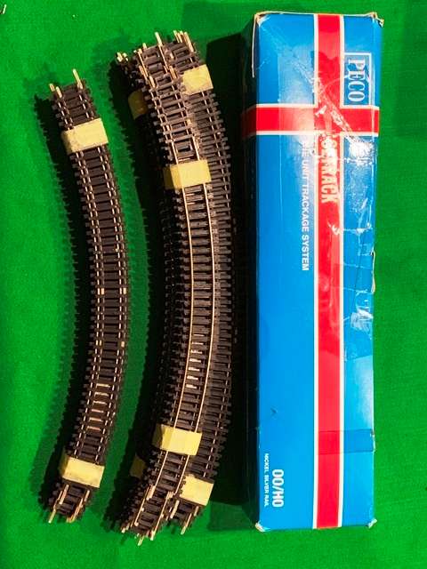 PECO CURVED H O TRACK. 2 RAIL. NOT FOR MARKLIN. TAKE THE LOT FOR R600.00