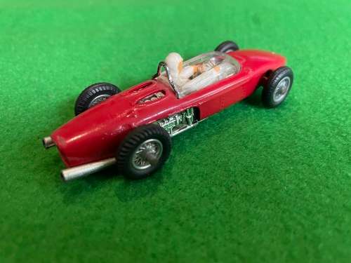 CORGI 154-1A FERRARI FORMULA. LIKE DINKY.
