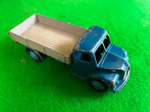 DINKY 30M. DODGE DUMP TRUCK.