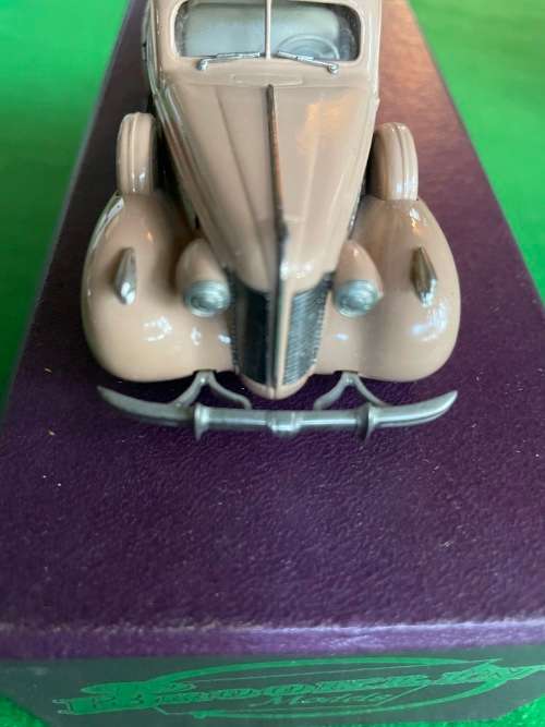 BROOKLIN MODEL B.C.004.1938 BUIK TM SPECIAL 4 DOOR TOURING SEDAN CARROT BEIGE.LIKE DINKY.