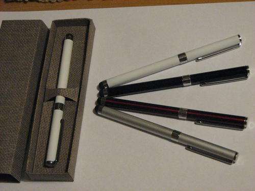 FASHION 2-IN-1 CAPACITVE STYLUS PEN + BALLPOINT PEN FOR iPAD,iPHONE, TABLETS ETC.