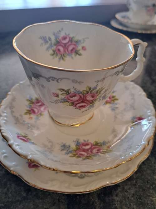Royal Albert Tranquility Trio