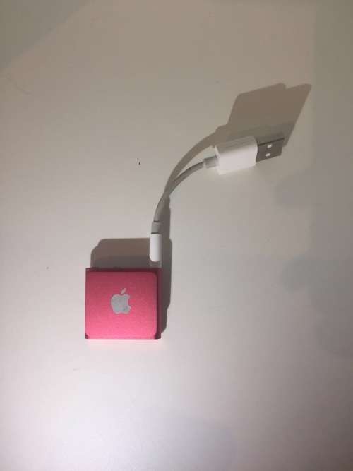 Apple iPod Shuffle | 4th Generation | 2GB | MD779LL/A | A1373 | ***IPOD SHUFFLE***