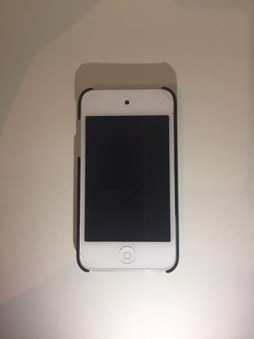 Apple iPod Touch | 3rd Generation | WHITE | 8GB | MC008LL/A | A1318 | ***IPOD TOUCH***