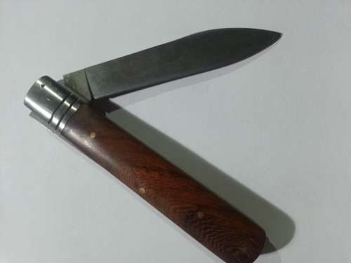 Bushman pocket knife with solid hardwood handle