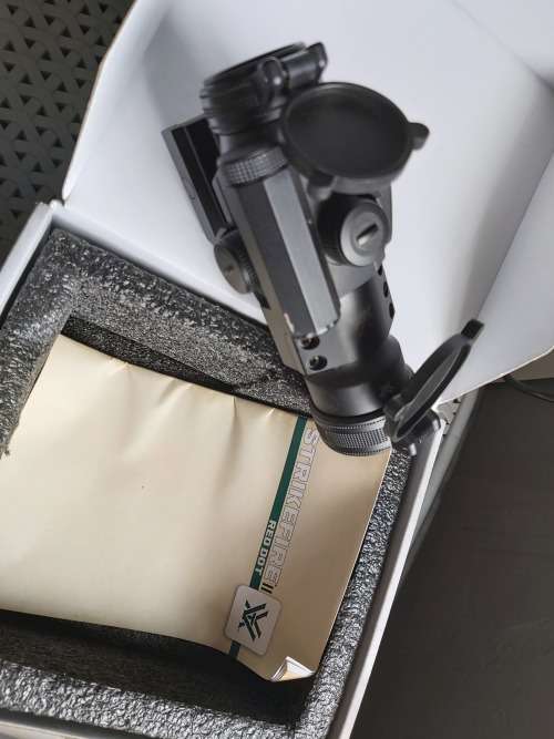 Vortex Strikefire 2 Red dot AR15  sight system with mounting bracket