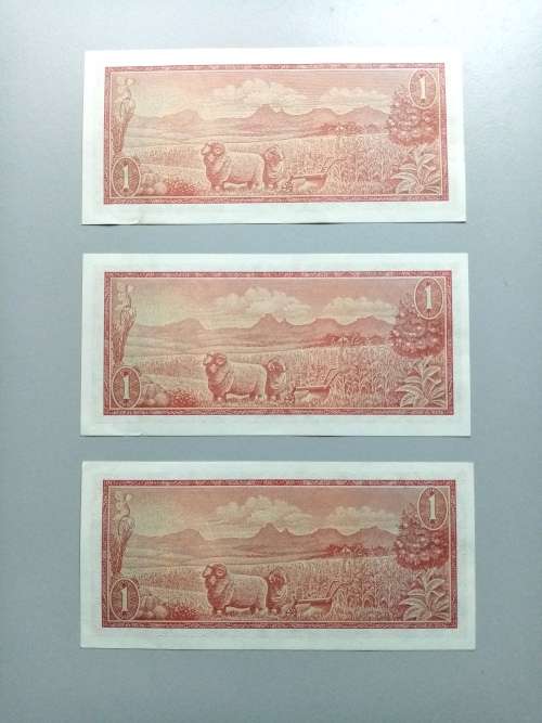 3 X T.W. DE JONGH R1 BANKNOTES IN MINT CONDITION (SERIAL NUMBERS IN SEQUENCE)
