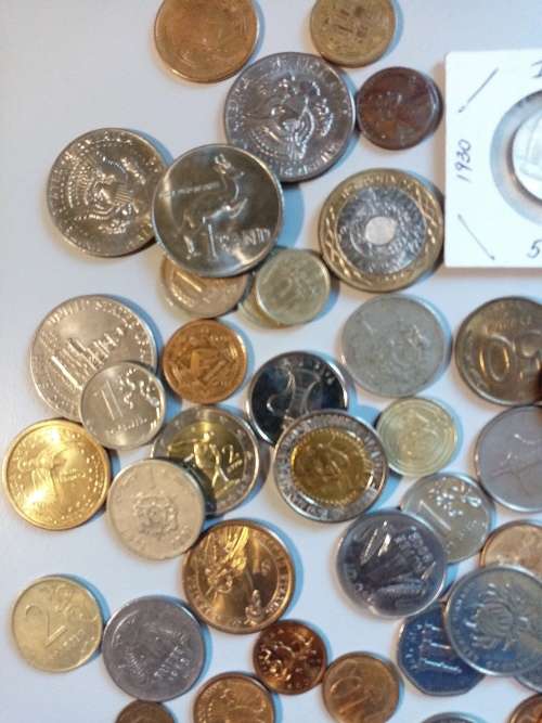 **LOT OF WORLDWIDE WEST TO EAST SILVER AND OTHER COINS**